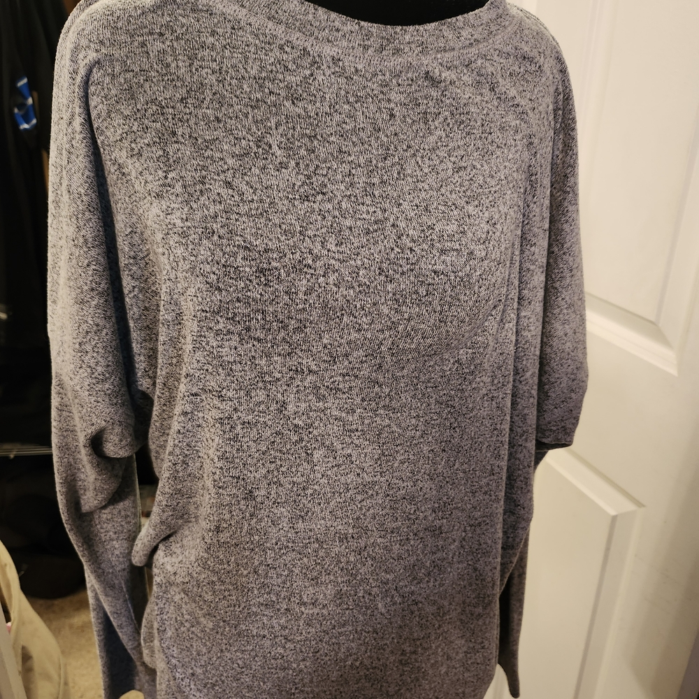 Spirit Men's Heathered Gray Crewneck Sweater